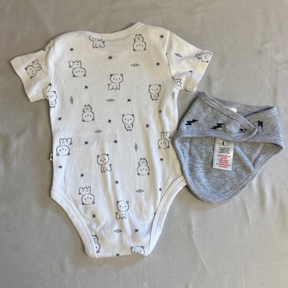 Petit Lem - White Onesie with bib - Picture 3 of 3